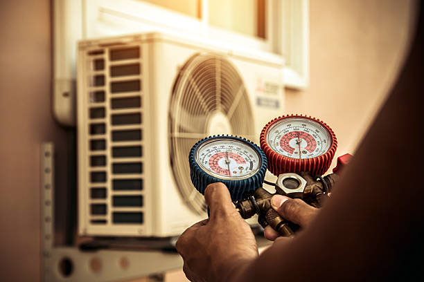 Professional Hvac technician working in Russell, IL
